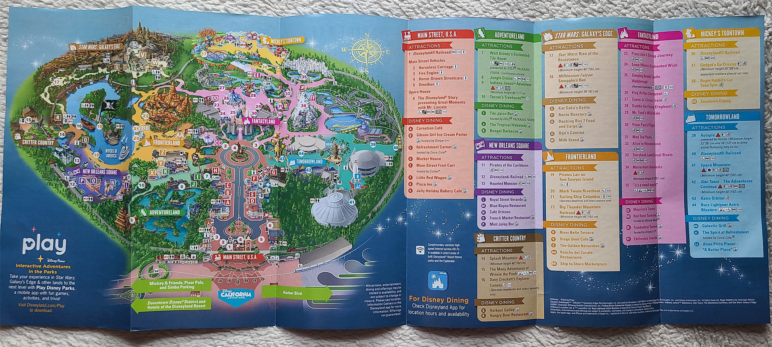 2021 Disneyland Theme Park Guid Map 